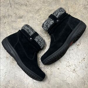 Khombu Black and Gray Winter Boots with Knit Collar